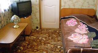 Гостиница Гостевой Дом Ким Хаус Южно-Сахалинск Двухместный номер эконом-класса с 2 отдельными кроватями-3