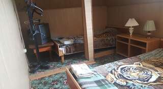 Гостиница Гостевой Дом Ким Хаус Южно-Сахалинск Бюджетный двухместный номер с 2 отдельными кроватями-7